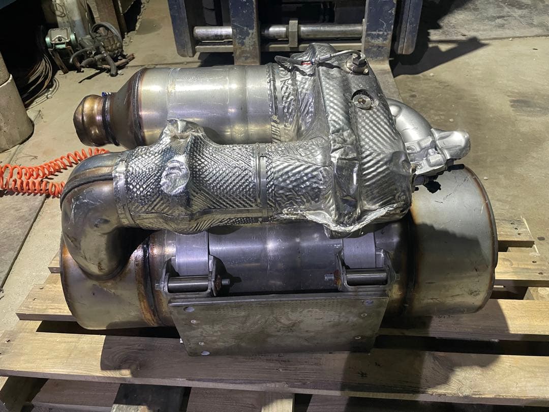 中古の触媒コンバーターです。