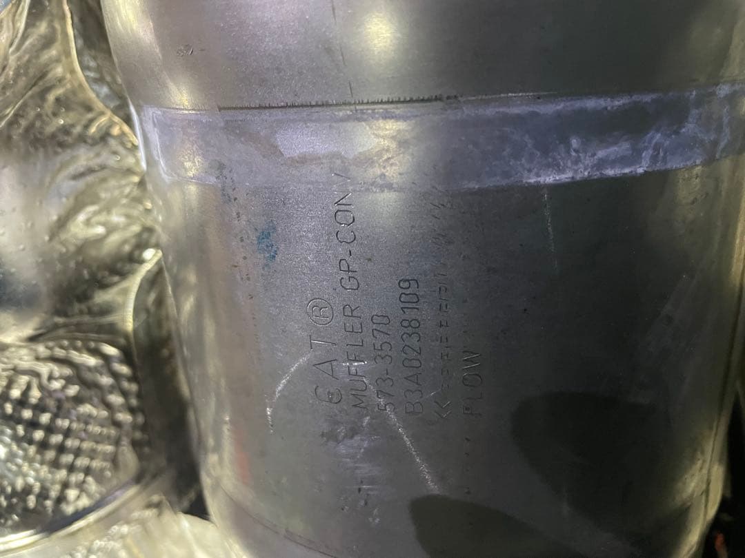 中古の触媒コンバーターです。