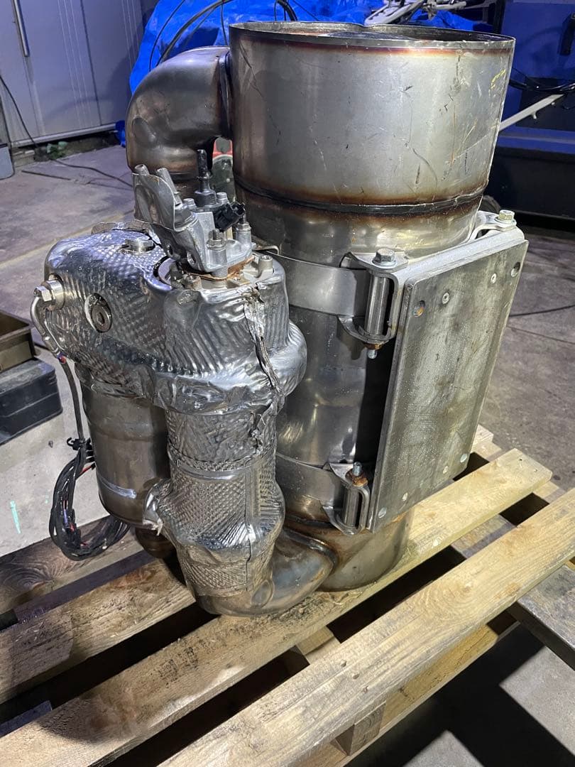 中古の触媒コンバーターです。