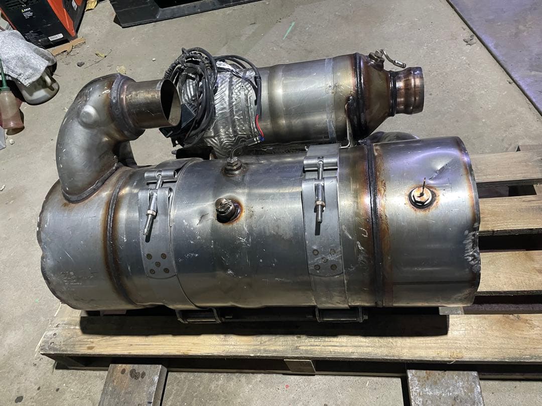 中古の触媒コンバーターです。