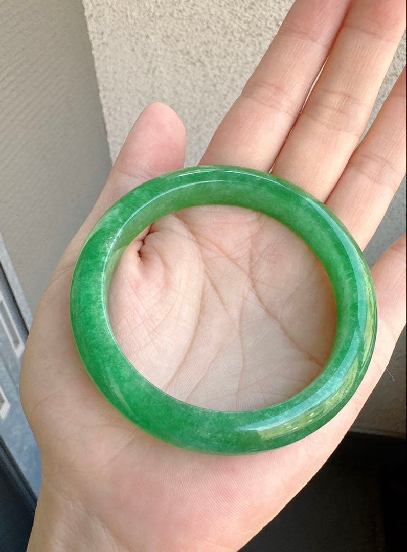 深いグリーン　緑翡翠　Ａランクヒスイバングル