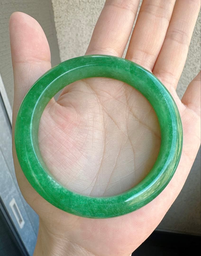 深いグリーン　緑翡翠　Ａランクヒスイバングル