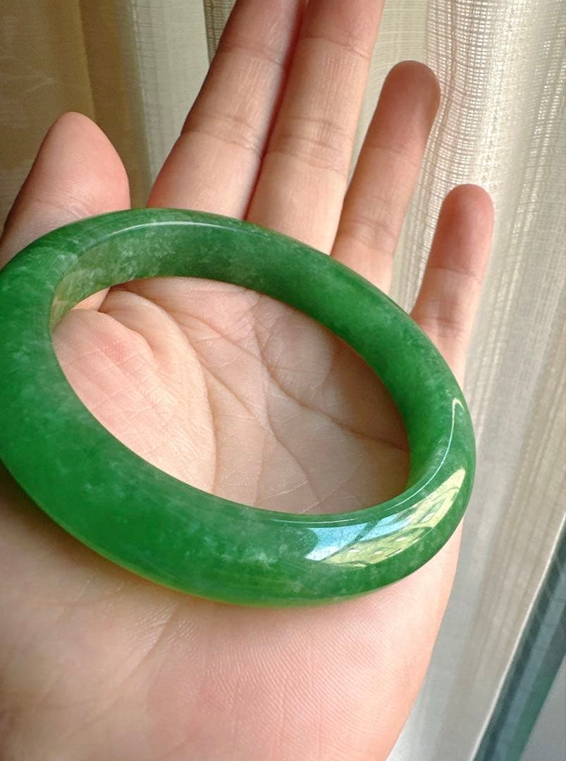 深いグリーン　緑翡翠　Ａランクヒスイバングル