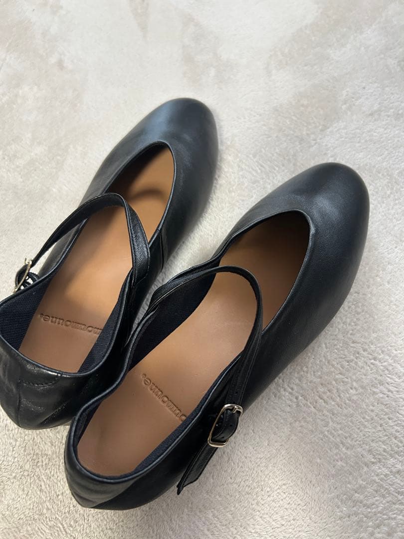 moumouneブラックレザー ストラップ付きフラットシューズ✳️値下げしました