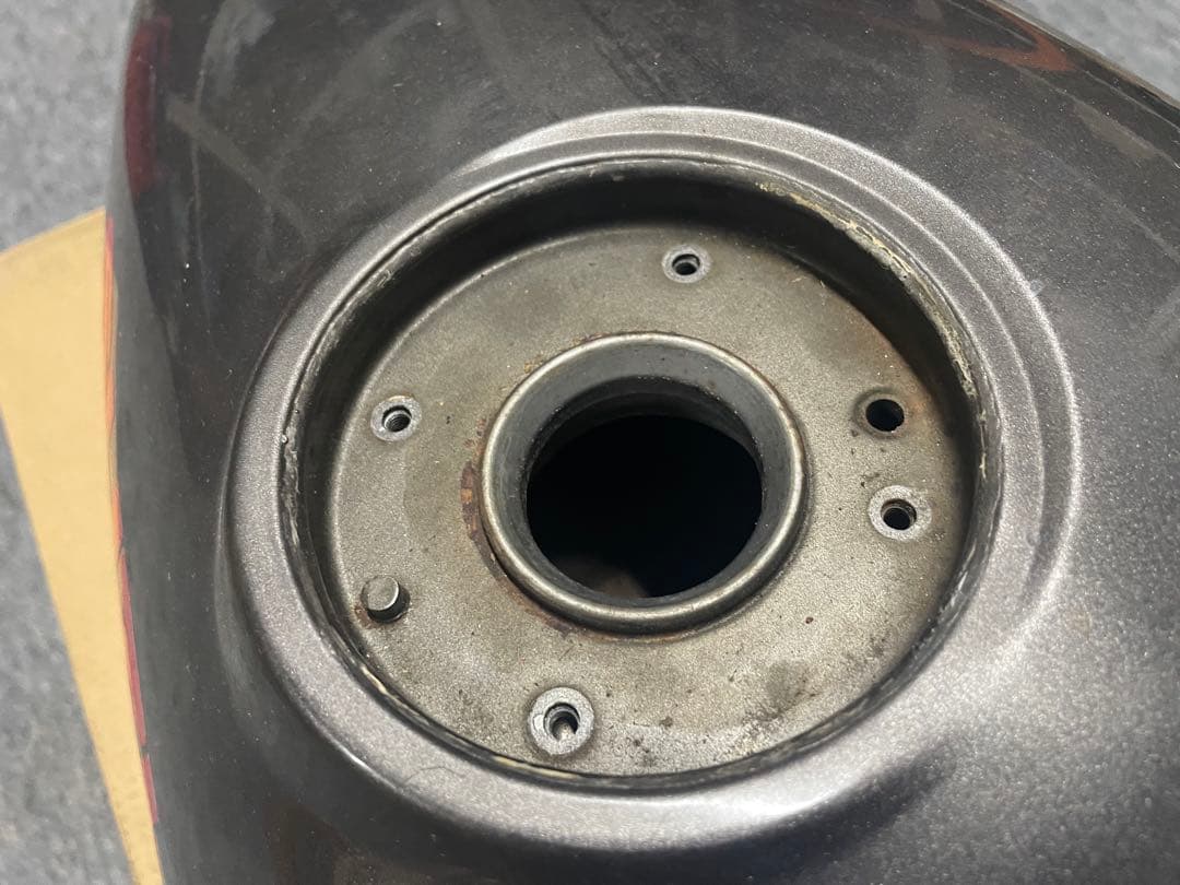 SUZUKI gsx-250 刀　バイクタンク 黒