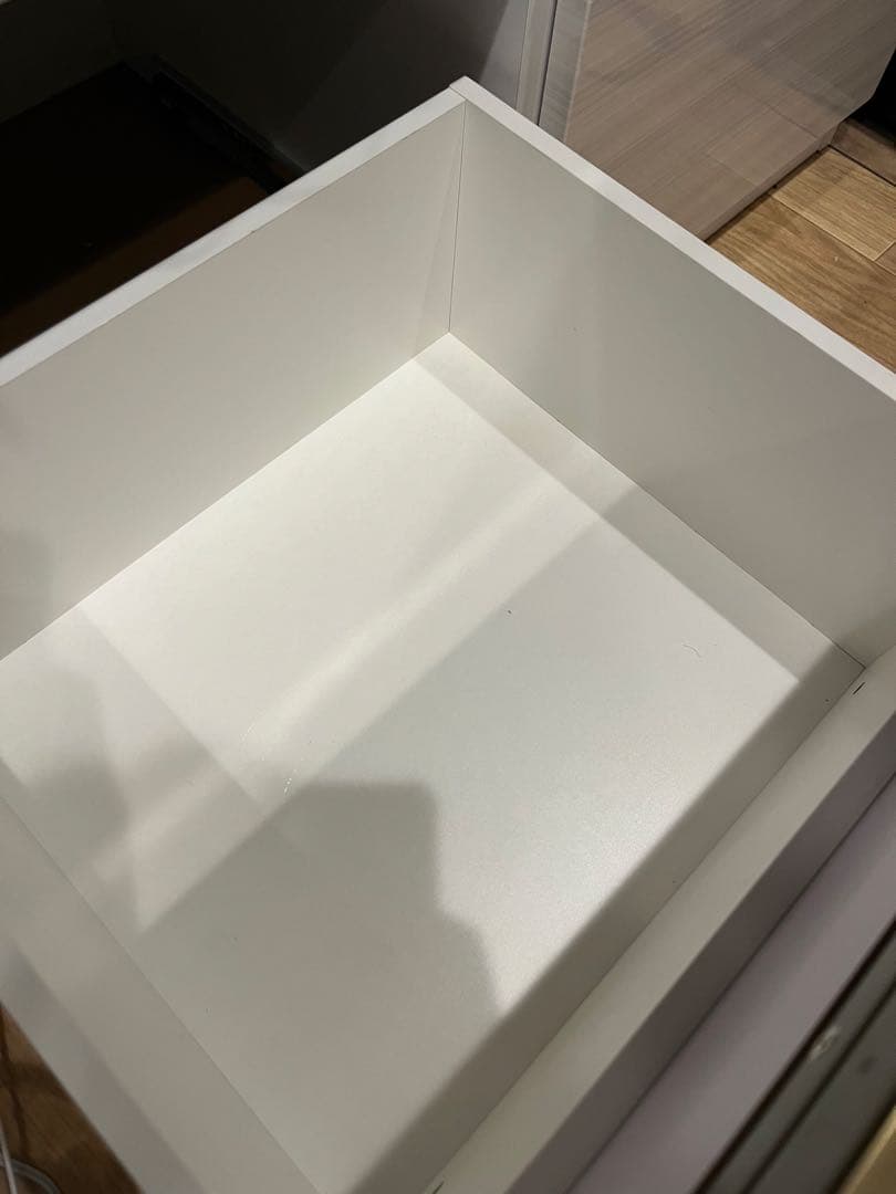 ホワイト食器棚 ガラス扉付き 中型　湯川家具