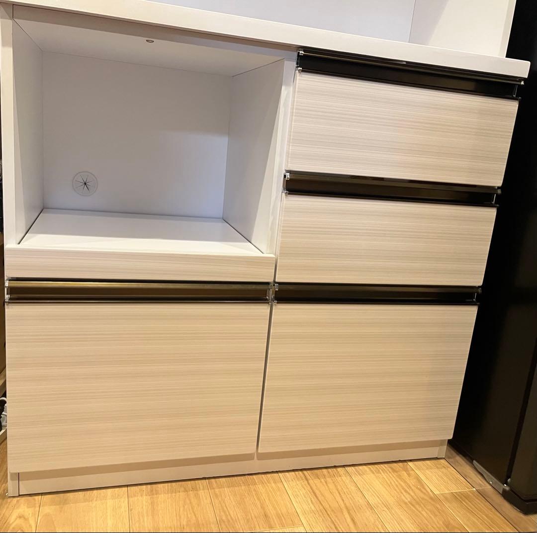 ホワイト食器棚 ガラス扉付き 中型　湯川家具