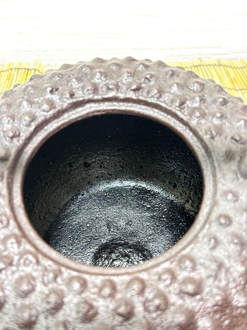 未使用、山形水沢 伝統工芸士 菊池 政光作 大アラレ 飾銅蓋 南部鉄瓶　南部鉄器