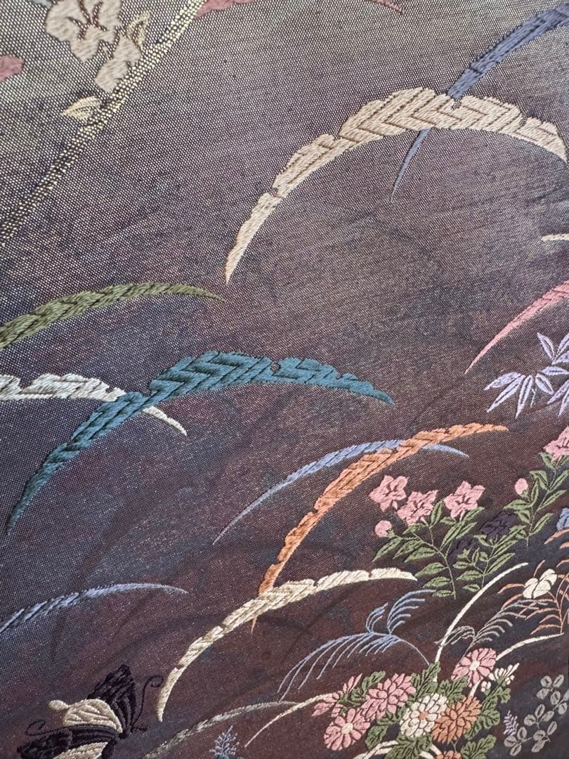 【極美品】西陣老舗機元「加藤善織物」能衣唐織刺繍「泥金箔」露芝模様 蝶々