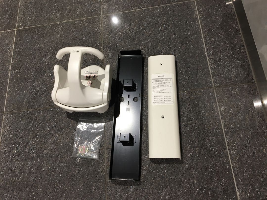 TOTO ベビーキープ　ベビーチェア　トイレ　壁設置