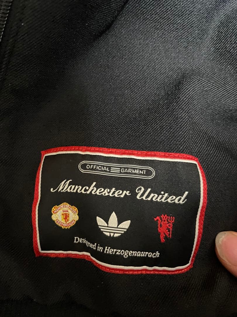 adidas マンチェスターユナイテッド　トラックジャケット