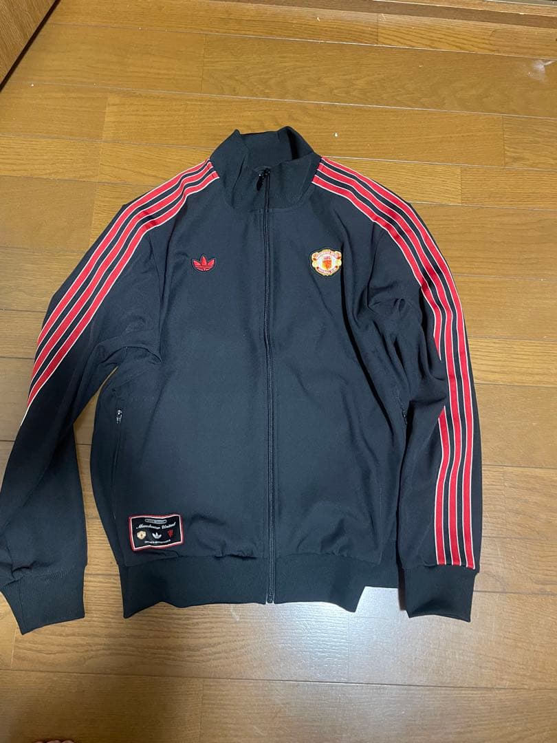 adidas マンチェスターユナイテッド　トラックジャケット