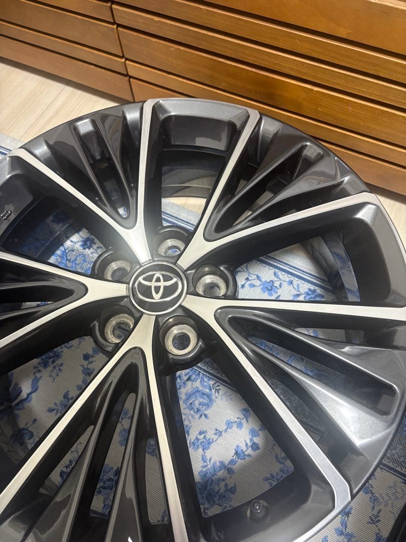 【zipang77様 】60プリウス 純正19インチ　1本売り※本数は、相談可。