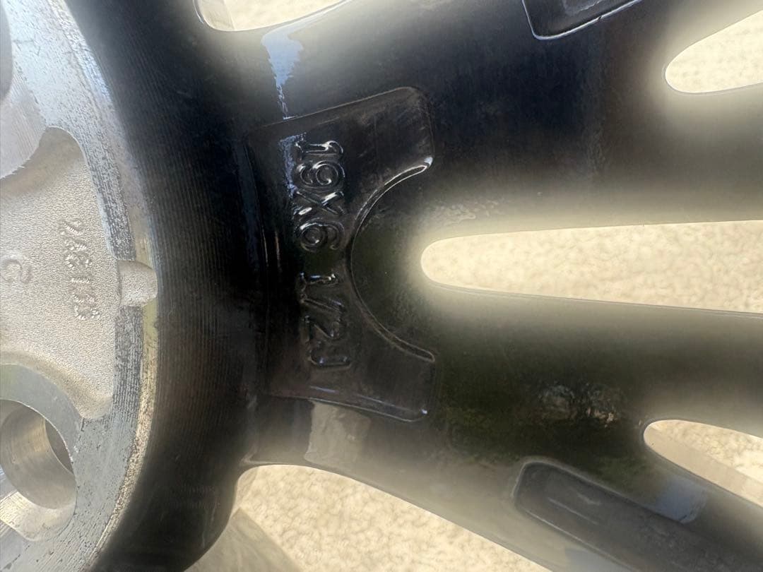 【zipang77様 】60プリウス 純正19インチ　1本売り※本数は、相談可。