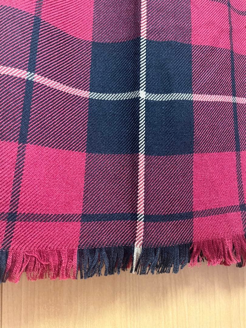 ブルーレーベル クレスブリッジ ウール、絹、カシミヤ　シルクマフラー00