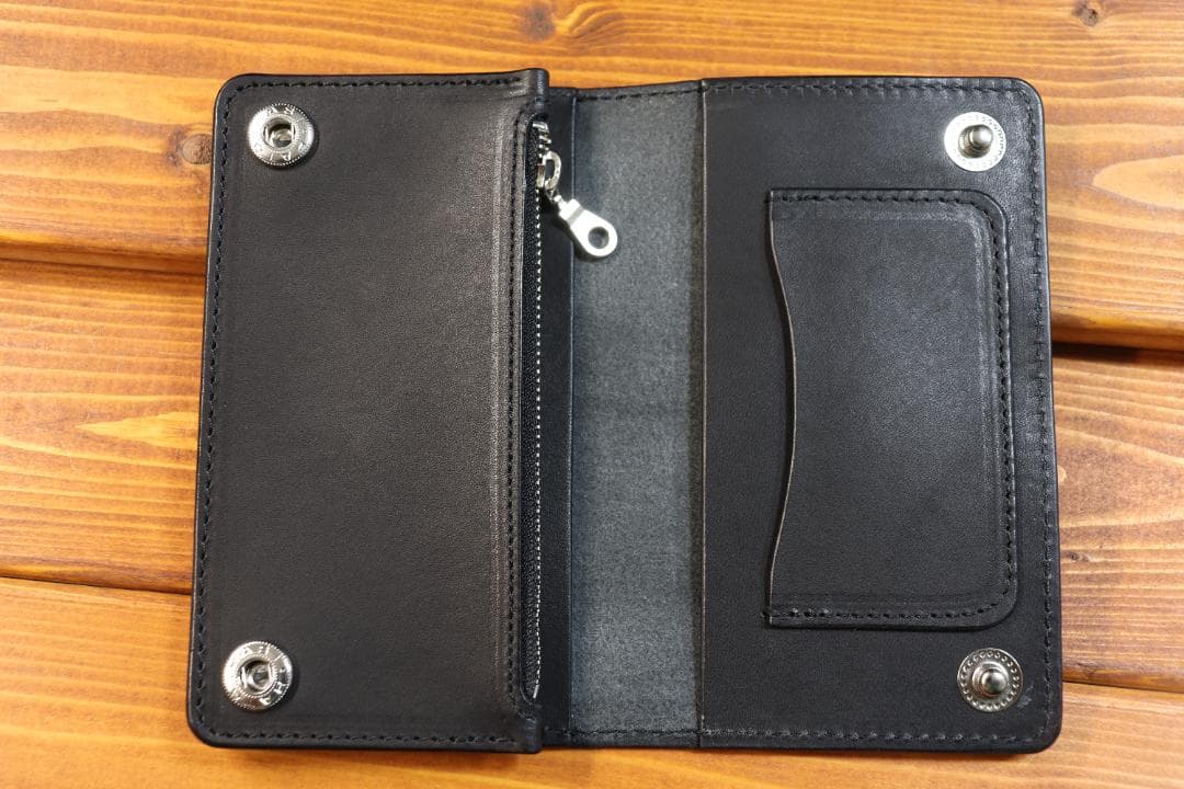 スタッズ ミドルウォレット 革黒 糸黒 栃木レザー使用