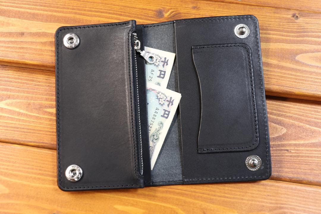 スタッズ ミドルウォレット 革黒 糸黒 栃木レザー使用