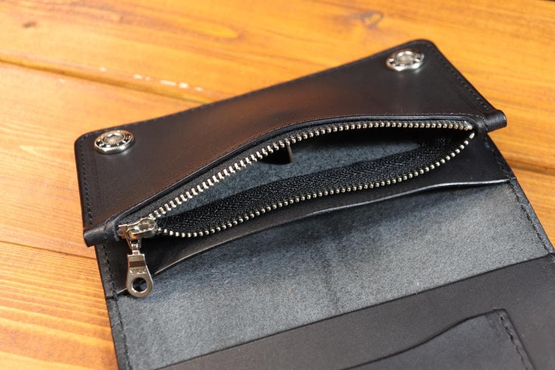スタッズ ミドルウォレット 革黒 糸黒 栃木レザー使用