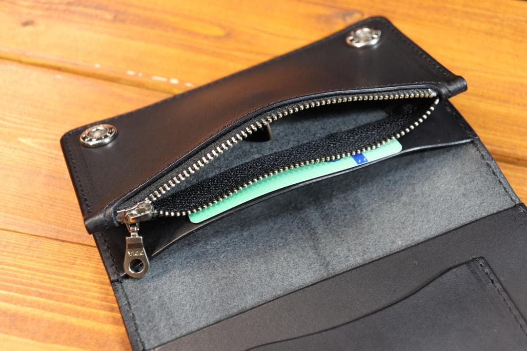 スタッズ ミドルウォレット 革黒 糸黒 栃木レザー使用