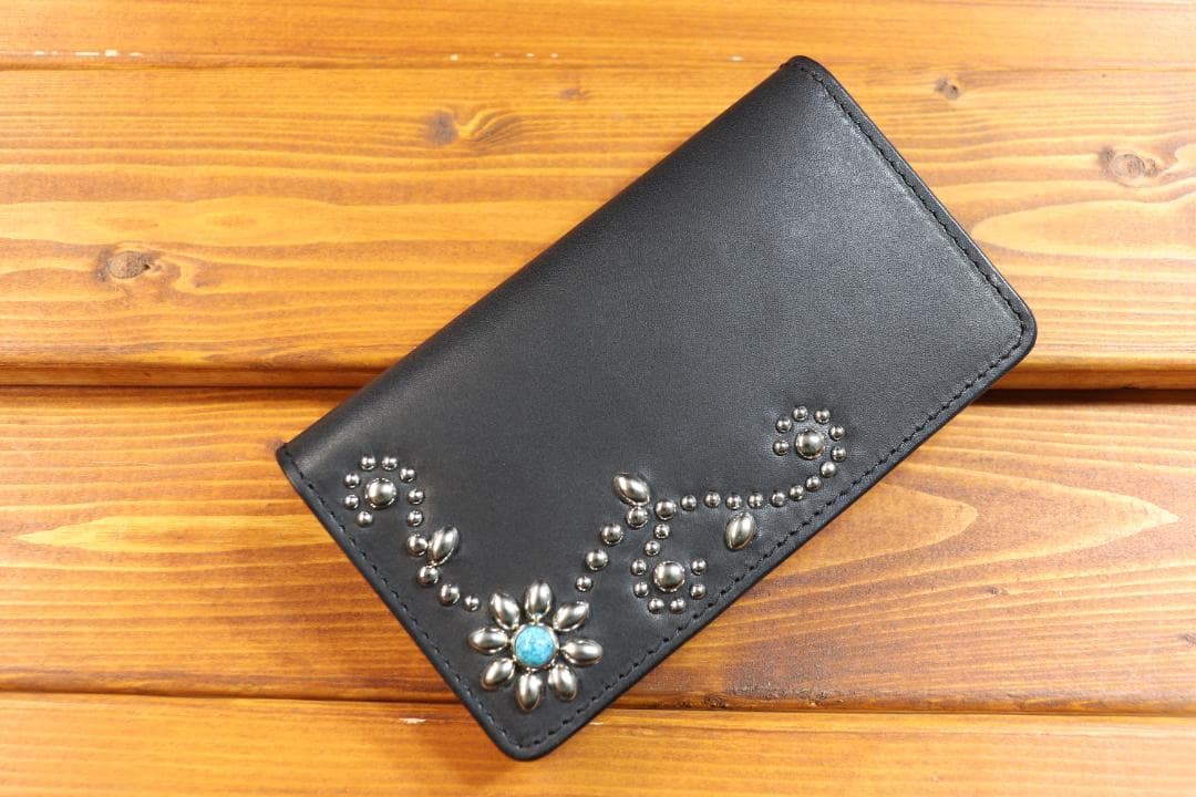スタッズ ミドルウォレット 革黒 糸黒 栃木レザー使用