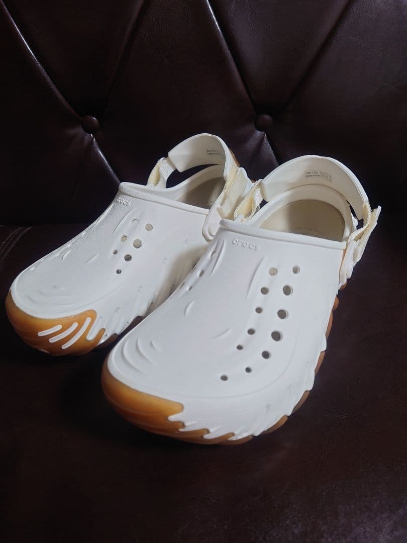 靴 crocs echo gum ro clog