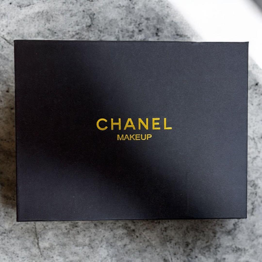 CHANELシャネルノベルティ　スマホショルダー　ケース