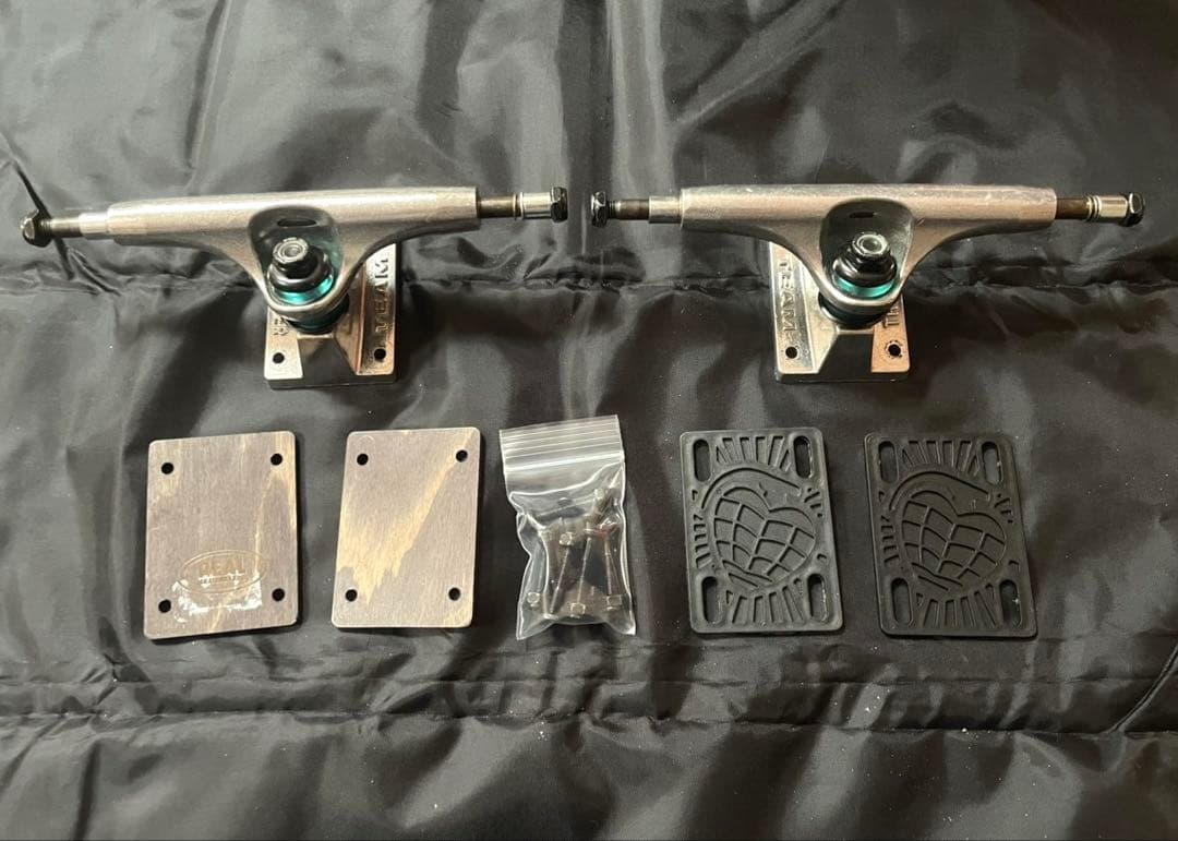 THUNDER TRUCKS トラック スケボー