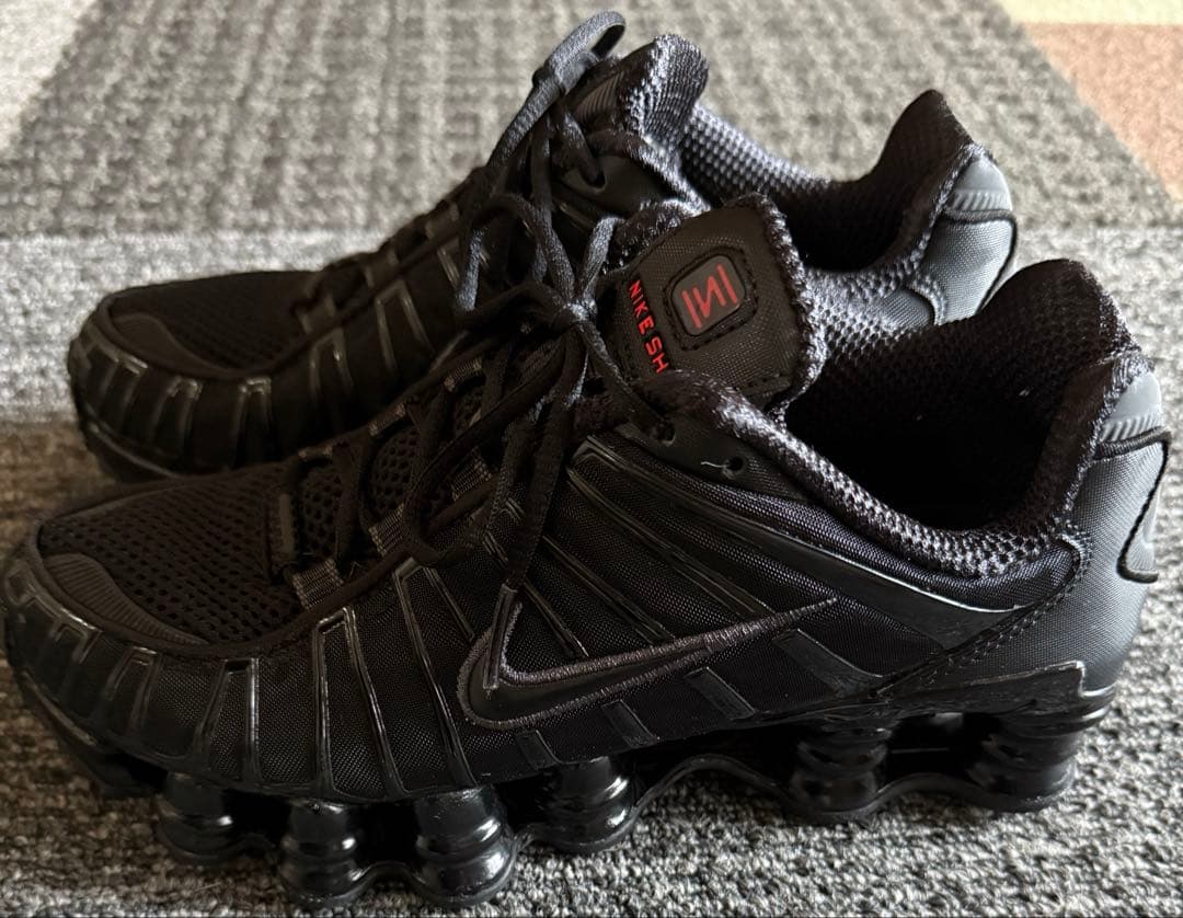 ナイキ　ショックス　ブラック