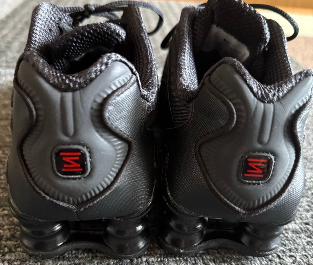 ナイキ　ショックス　ブラック