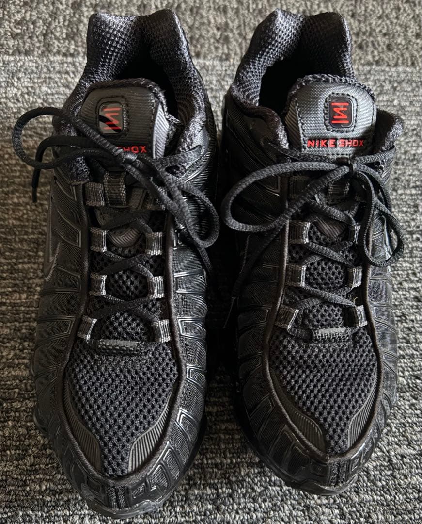 ナイキ　ショックス　ブラック