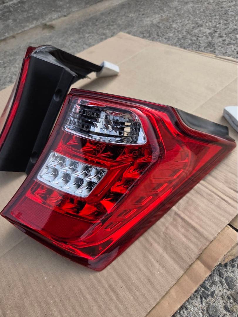 ホンダ　フリード GB3 社外品LEDテールレンズ