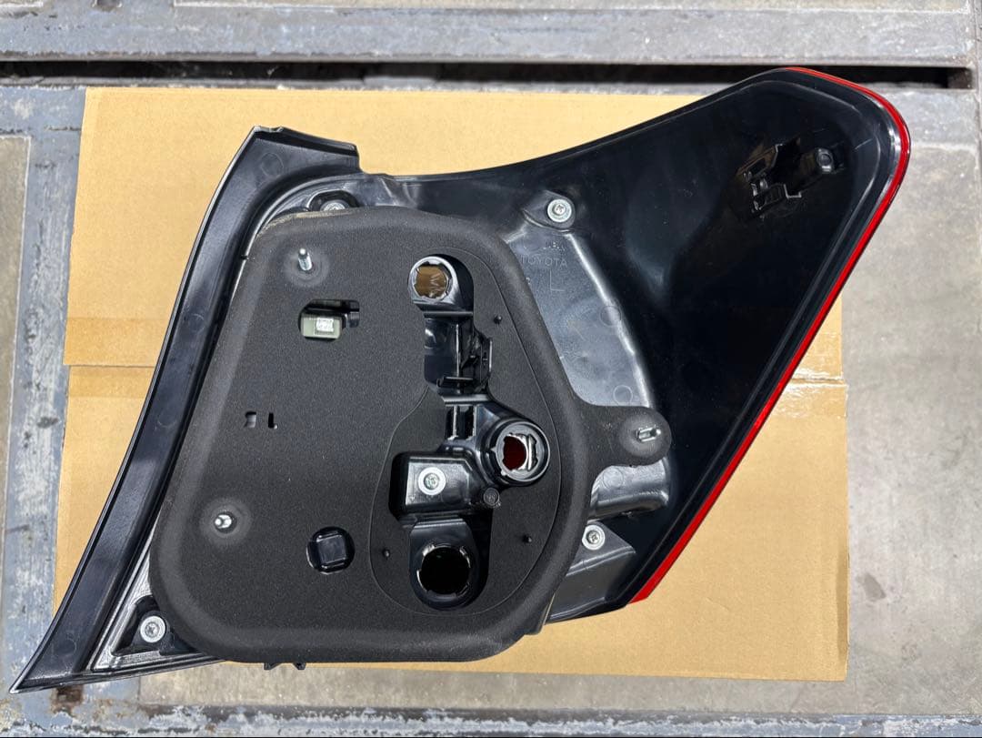 カローラNRE161 左テールランプLED