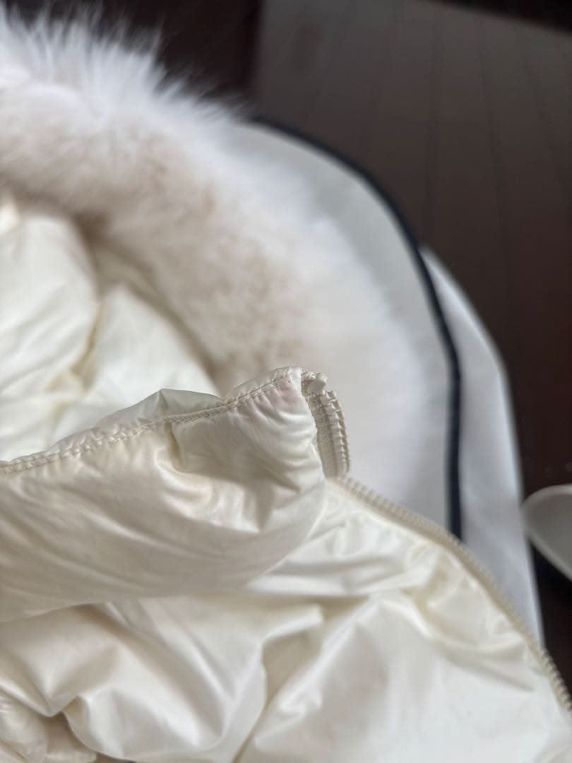 MONCLER フード付きダウンベスト ホワイト