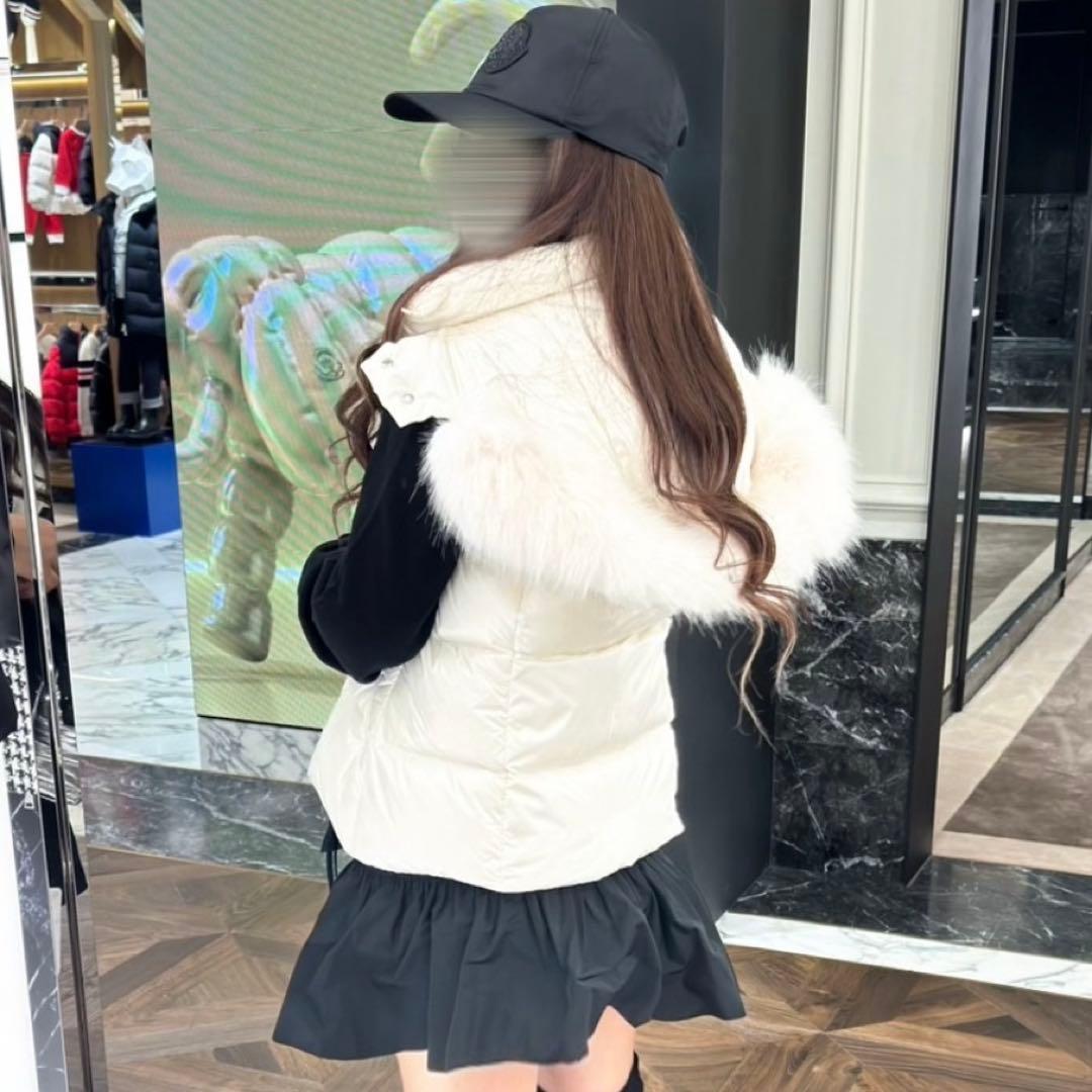 MONCLER フード付きダウンベスト ホワイト