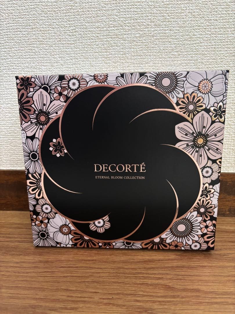 新品未開封　コスメデコルテ　クリスマスコフレ2025 ショッパー付き