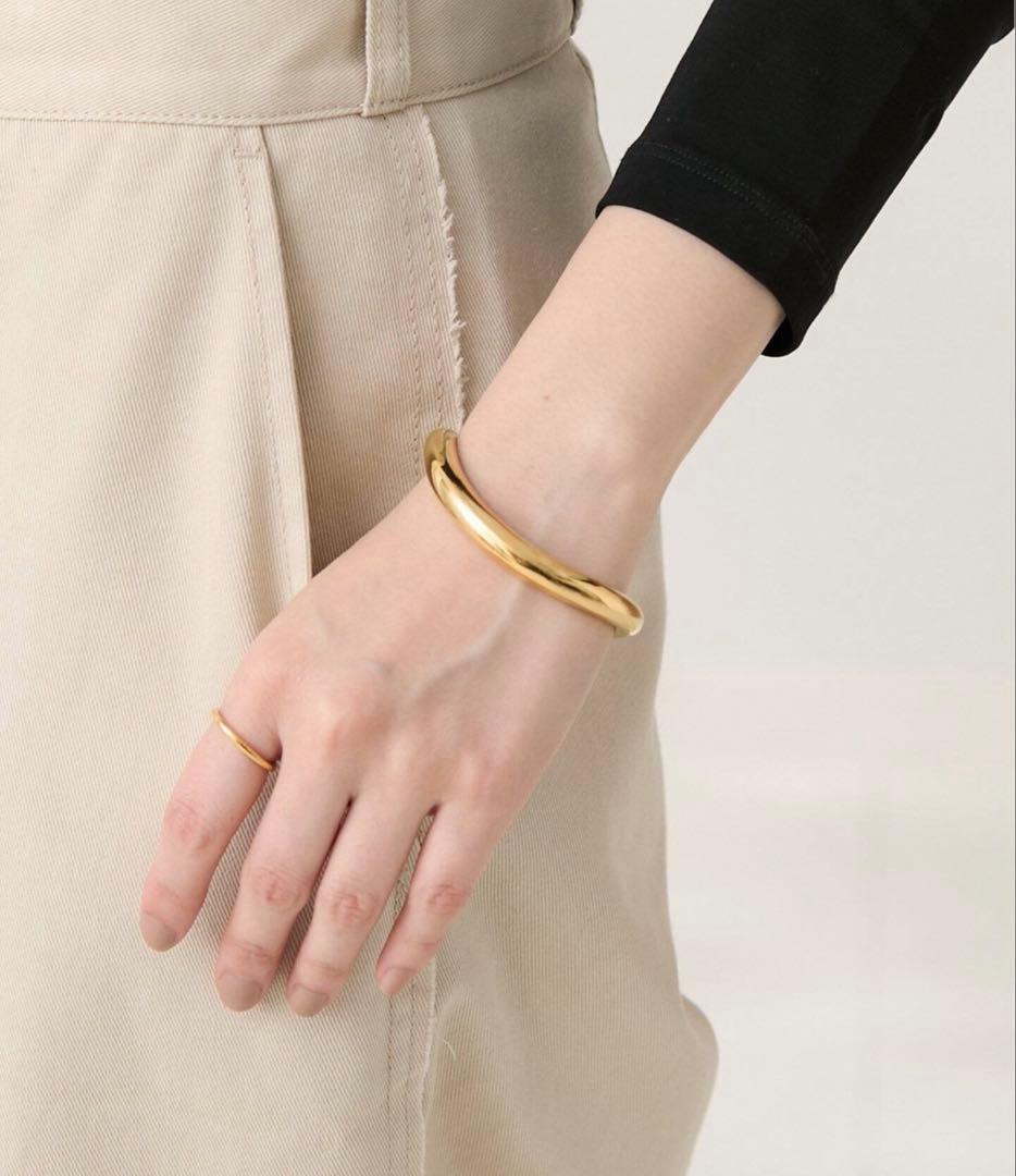 ガブリエラアルティガス WAVE CUFF バングル