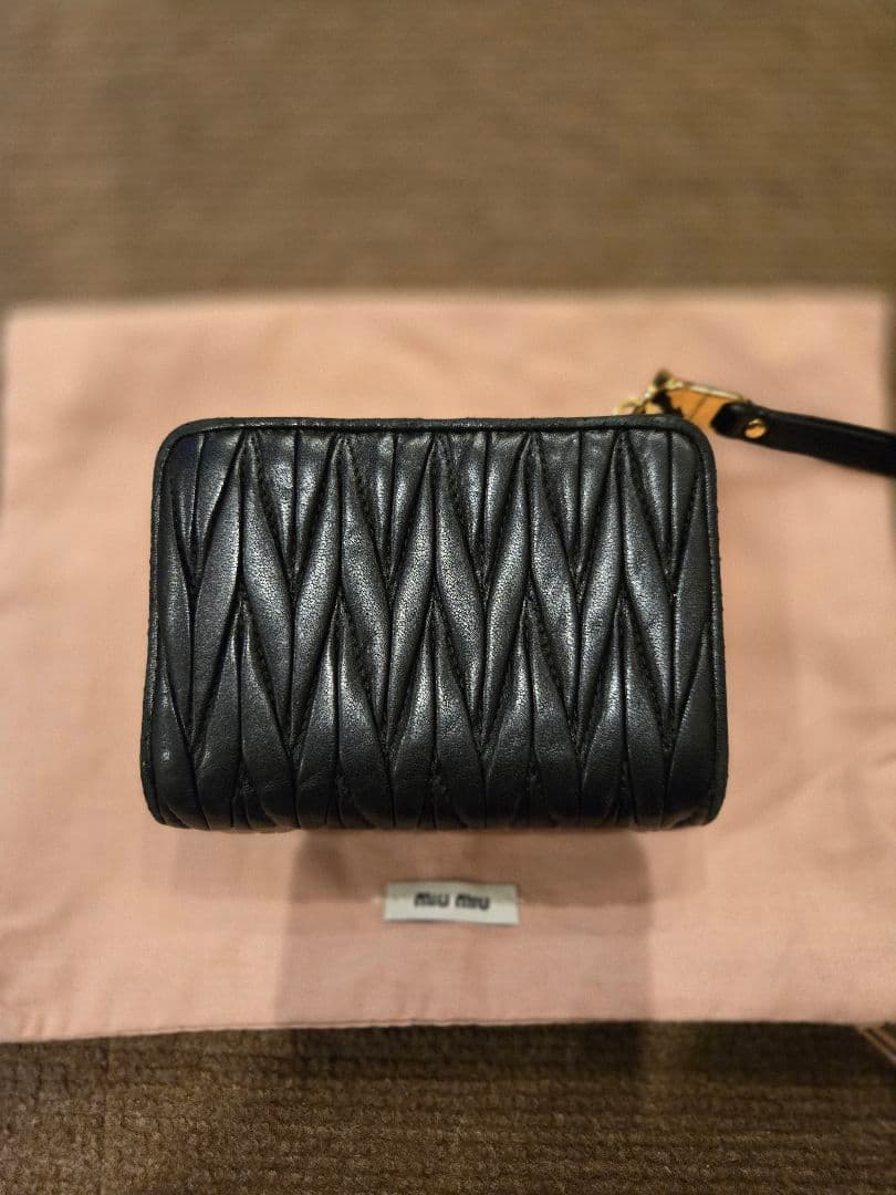 miumiu 折り財布 マテラッセ ブラック