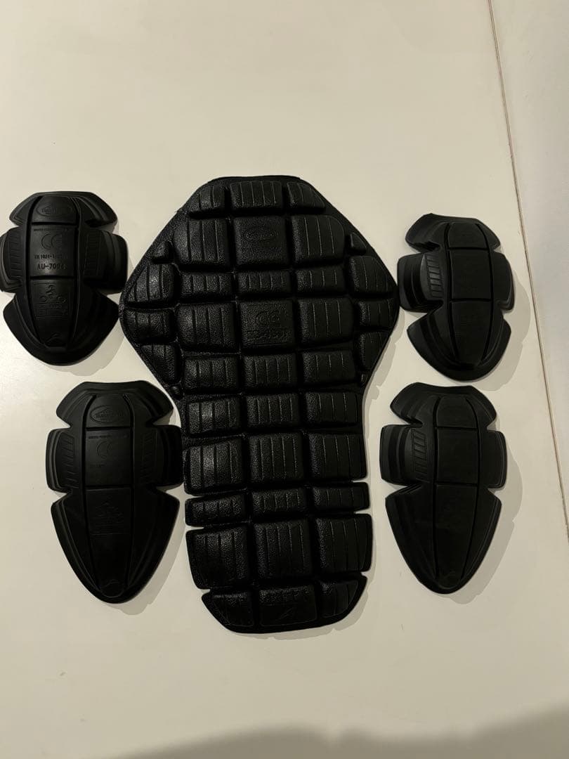 クシタニ　アロフトフードジャケットMサイズ　新品同様＋プロテクター付き