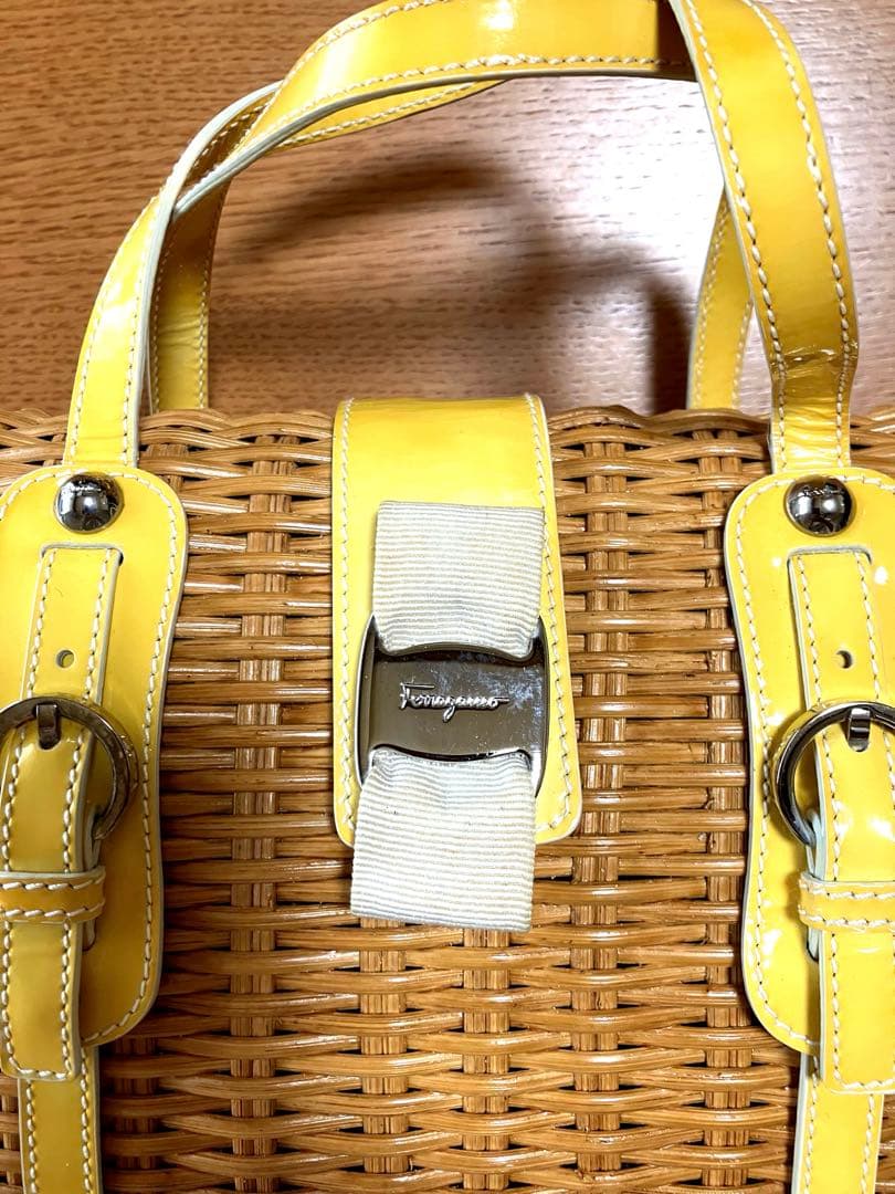 フェラガモ☆ヴァラ　かごハンドバッグ