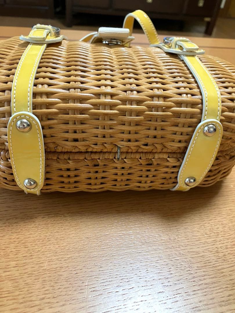 フェラガモ☆ヴァラ　かごハンドバッグ