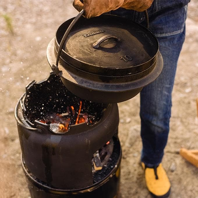 老舗鋳鉄メーカーの「オーブン」と「かまど」のセット　「かまどん」　未使用品