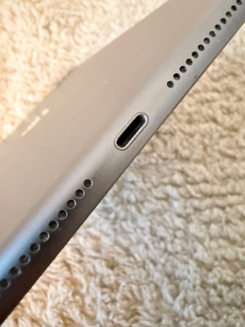 Apple iPad セルラーモデル　SIMフリー　第8世代