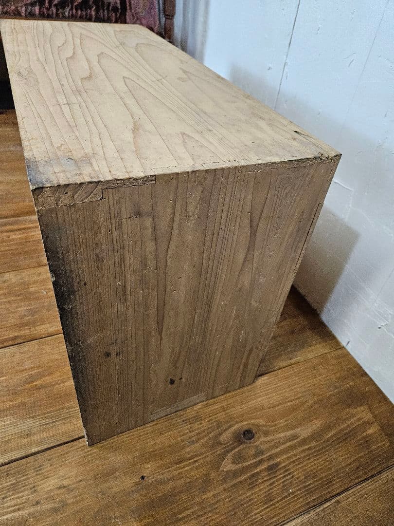 日本のアンティーク 小振りの収納棚 木製 無垢材 小箪笥 引き戸 和家具 ラック