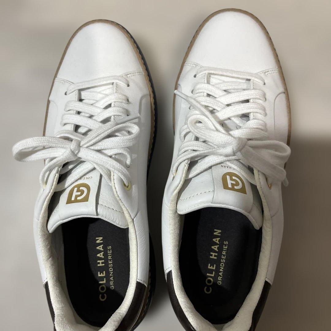 ホワイトレザー スニーカー ネイビーソール