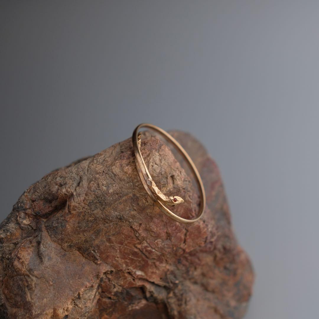 イギリス製ヴィンテージの9Kゴールド製スネークバングル