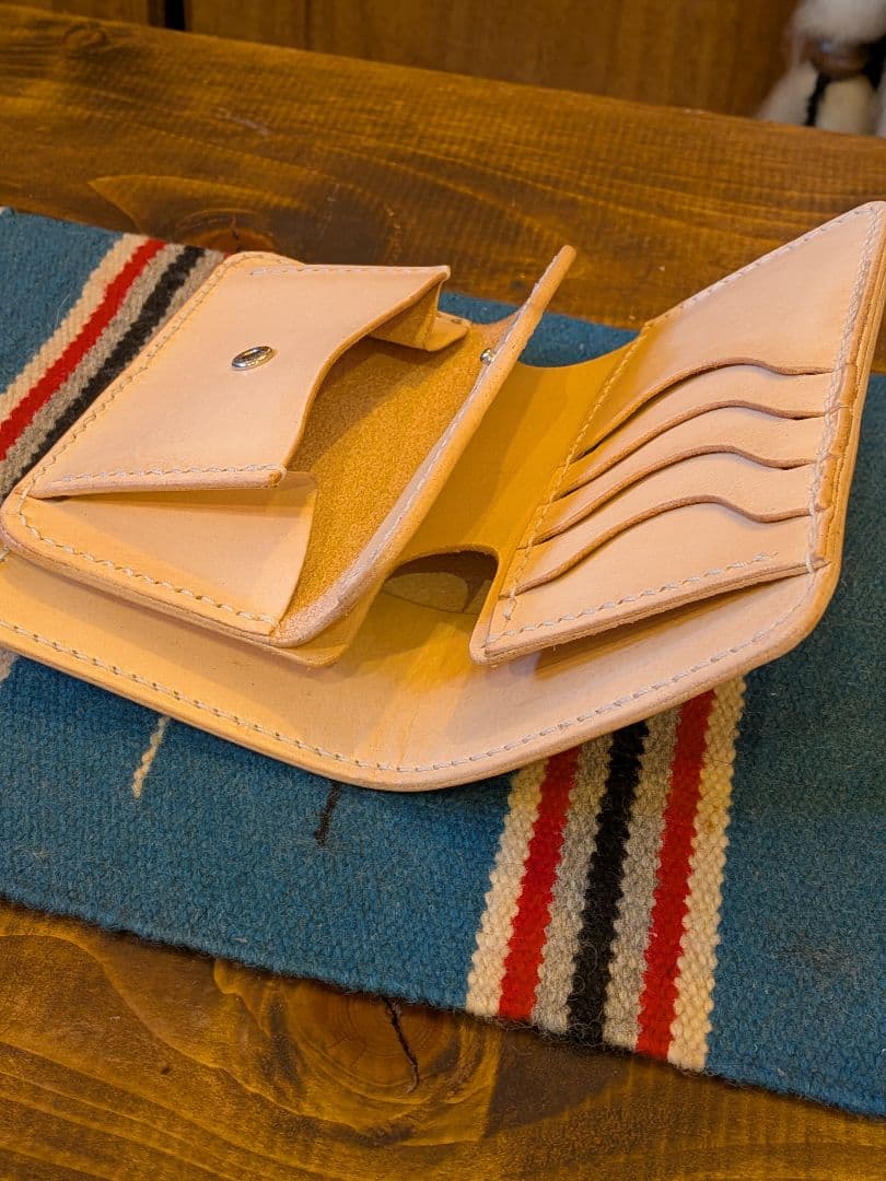 牛革サドルレザー　ミドルウォレット　二つ折り財布　ハンドメイド　ナチュラル