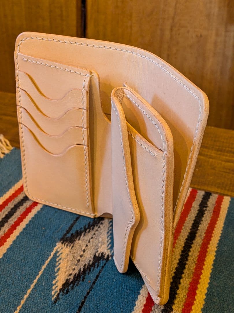 牛革サドルレザー　ミドルウォレット　二つ折り財布　ハンドメイド　ナチュラル