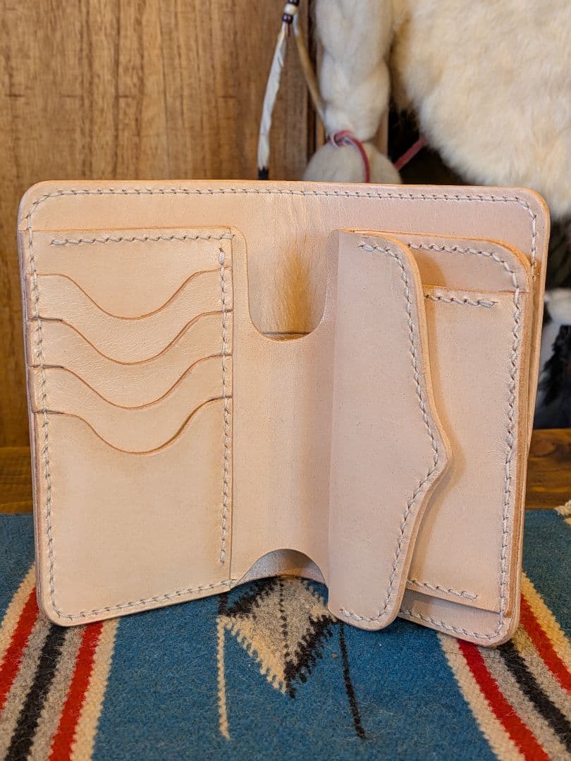 牛革サドルレザー　ミドルウォレット　二つ折り財布　ハンドメイド　ナチュラル