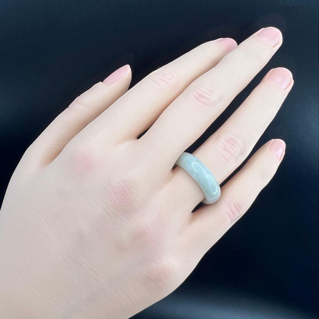 新品　ミャンマー産天然Aランク翡翠ののくり抜きリンググリーンホワイトAB1006