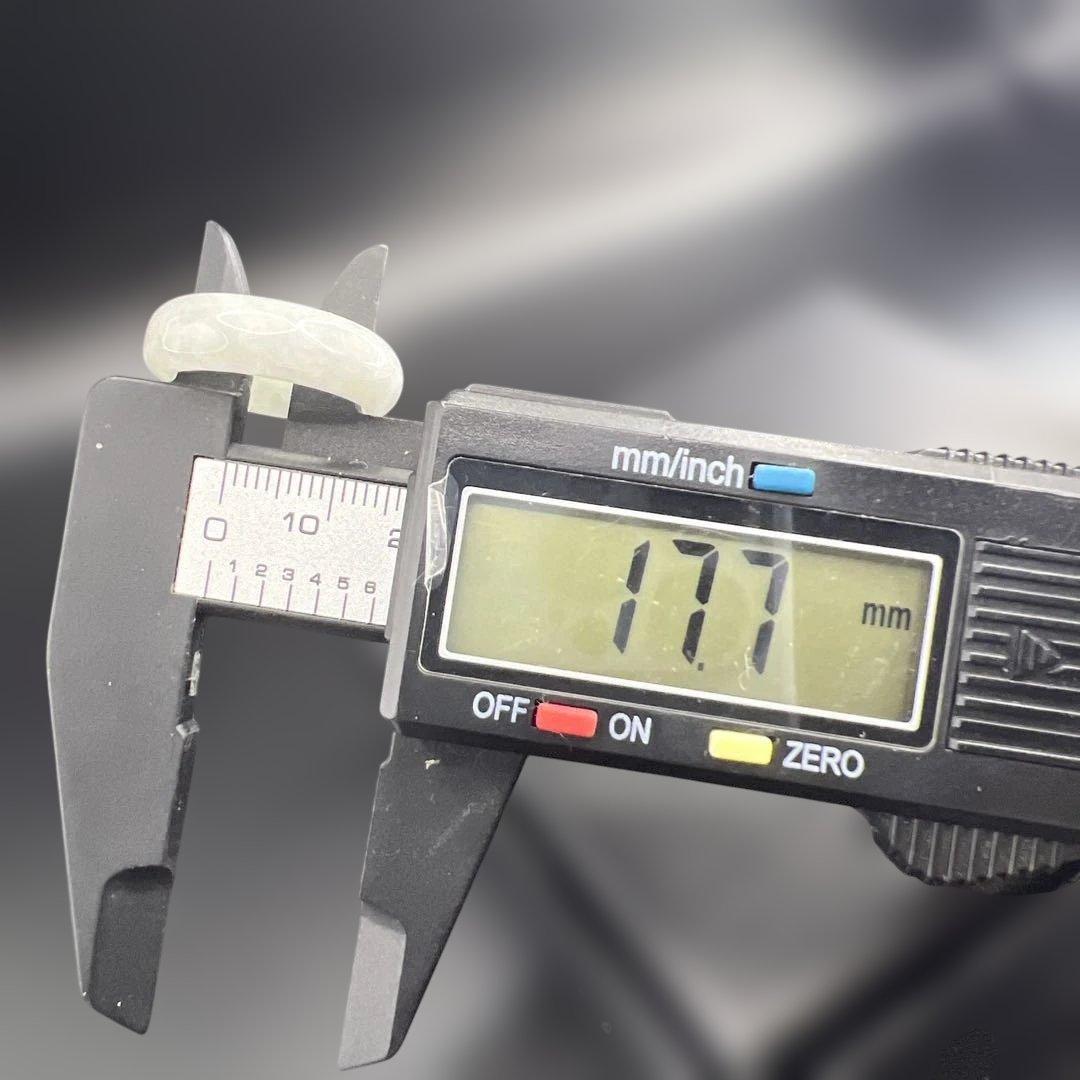 新品　ミャンマー産天然Aランク翡翠ののくり抜きリンググリーンホワイトAB1006